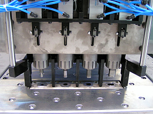 Special punching machine to punch trapezoidal sheet metal_3.jpg