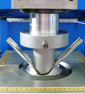 Специальная машина для гибки и пробивки направляющих_3.jpg