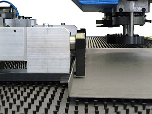 Специальные зажимы для работы с согнутым листом_2.jpg