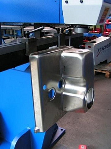 Punching machine for sink punching_2.jpg