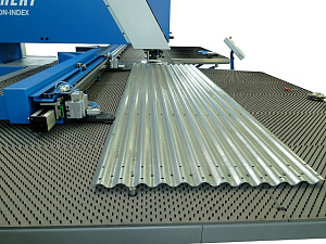 Punching machine to punch wave plates_2.jpg