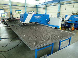 Пробивной пресс TRI 1500x4000 для работы с длинными фасадными листами_2.jpg